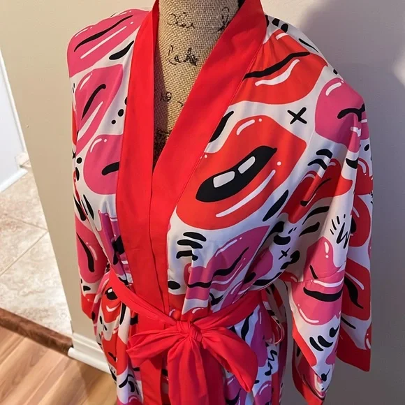 Nuno Jason Naylor Wrapped with Love Luscious Lips Kimono Robe Satin - Picture 4 of 10